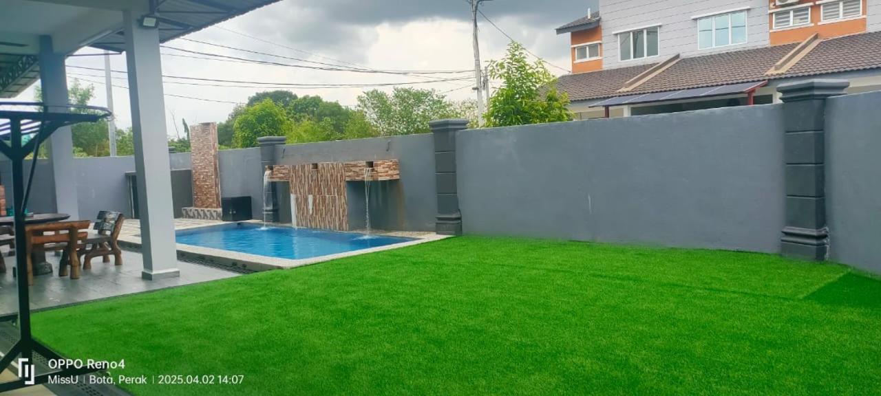Rania Homestay With Private Pool Seri Iskandar Perak Near Utp Uitm Kampong Bota Road Exterior photo